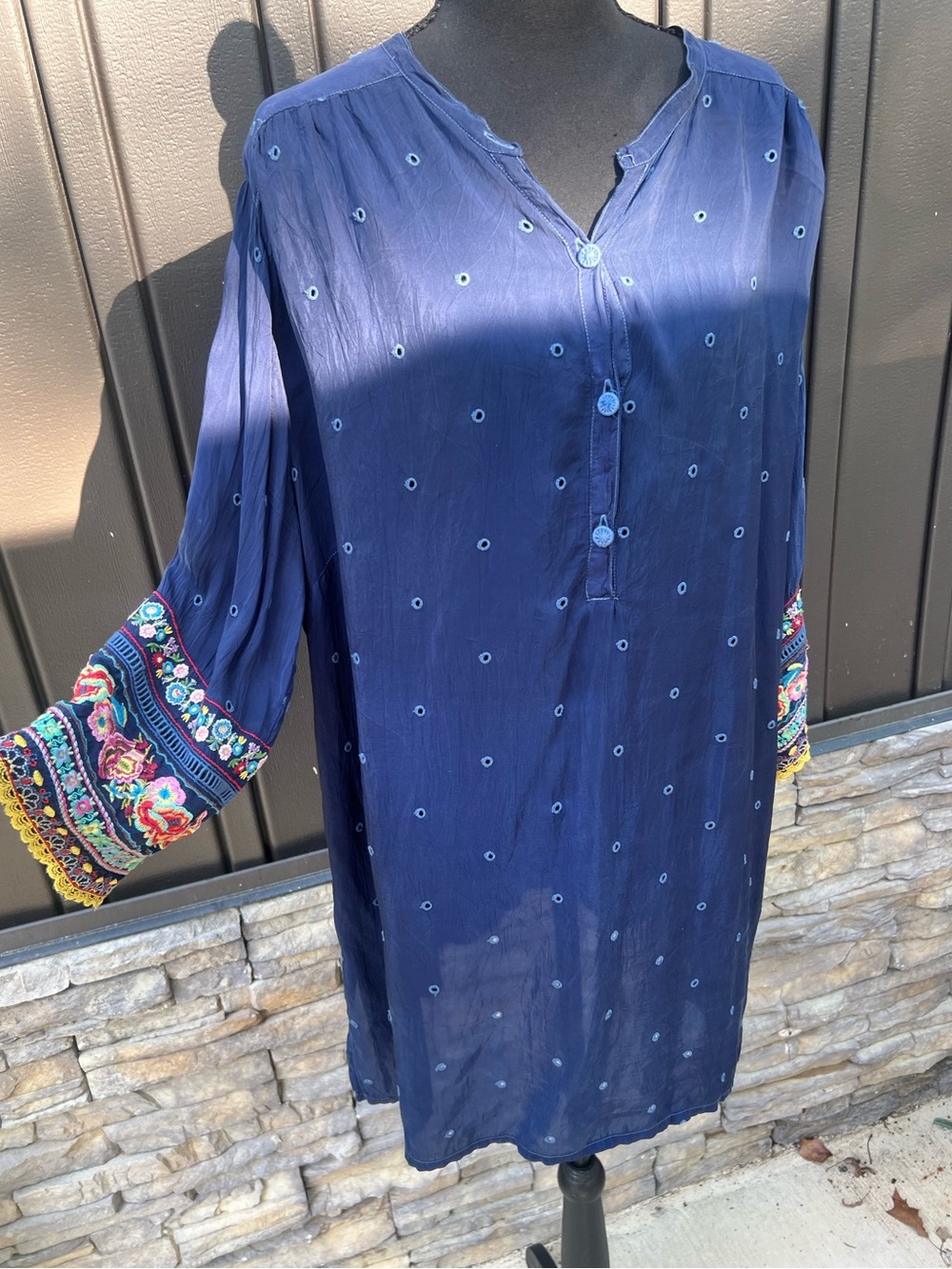 Johnny Was Navy Embroidered Sleeve Tunic sz XL